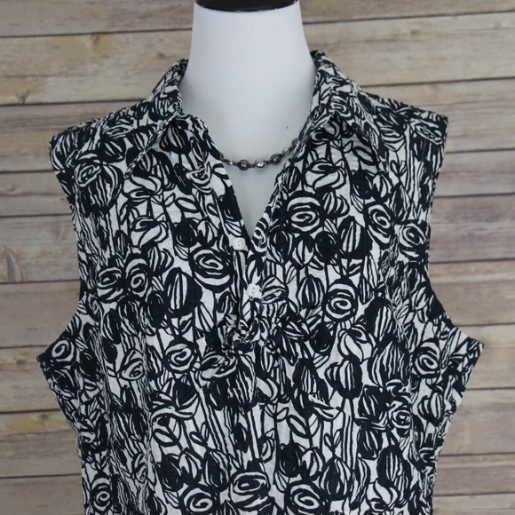 EMMA JAMES Navy and White Floral Sleeveless Top - Picture 2 of 8